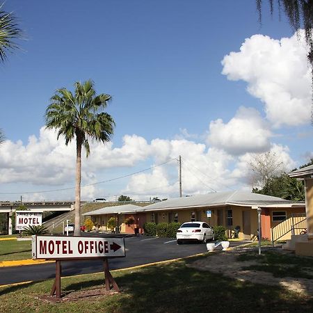 Prince Of Wales Motel Лейк-Уэльс Экстерьер фото
