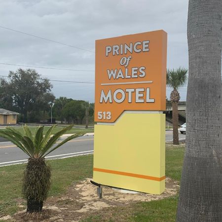 Prince Of Wales Motel Лейк-Уэльс Экстерьер фото