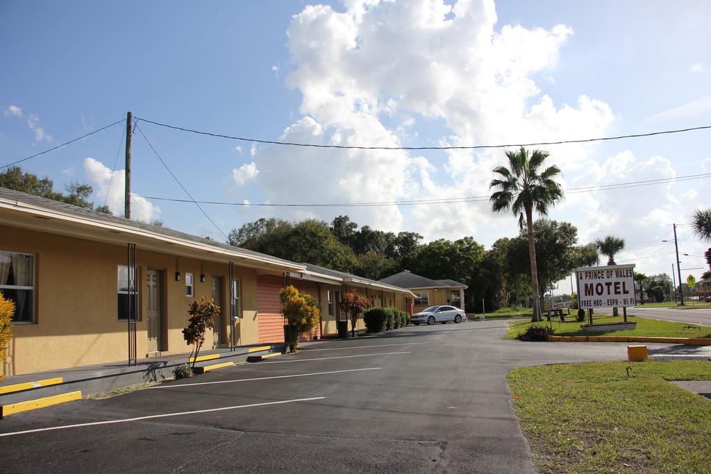 Prince Of Wales Motel Лейк-Уэльс Экстерьер фото