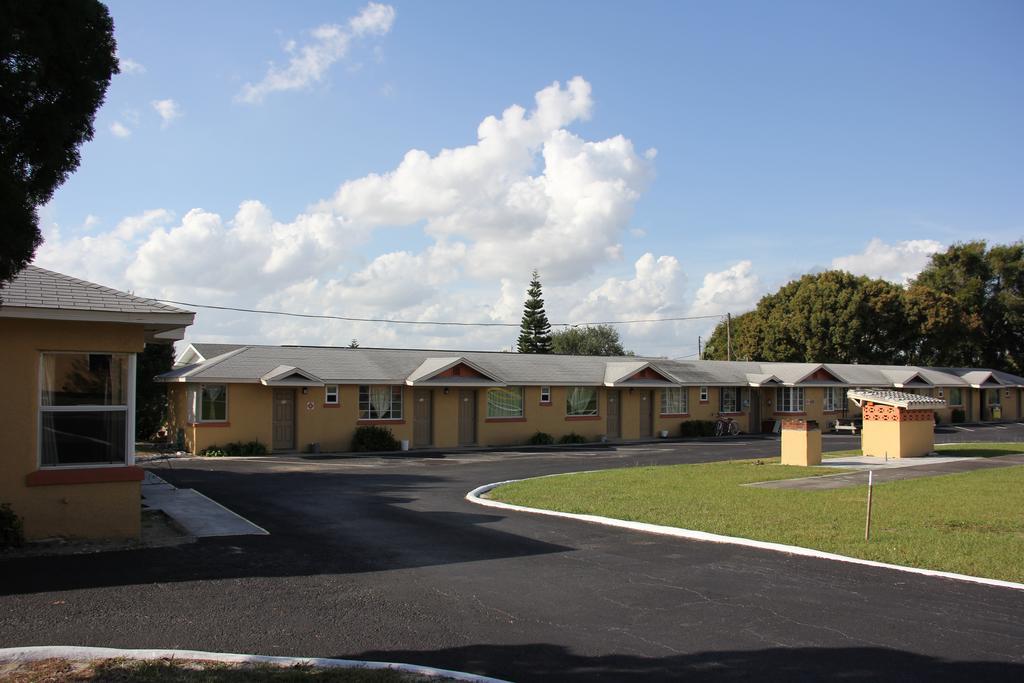 Prince Of Wales Motel Лейк-Уэльс Экстерьер фото
