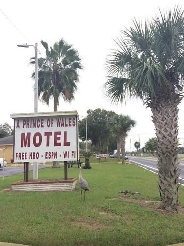 Prince Of Wales Motel Лейк-Уэльс Экстерьер фото