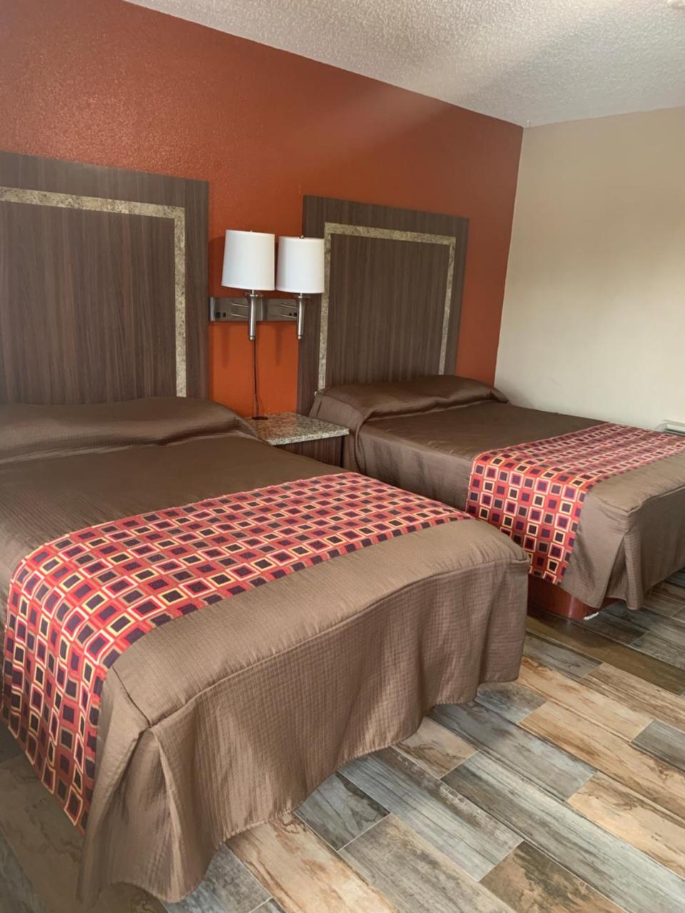 Prince Of Wales Motel Лейк-Уэльс Экстерьер фото